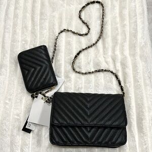 Crossbody Bag with Wallet - Chevron Quilted Pattern - Black Color